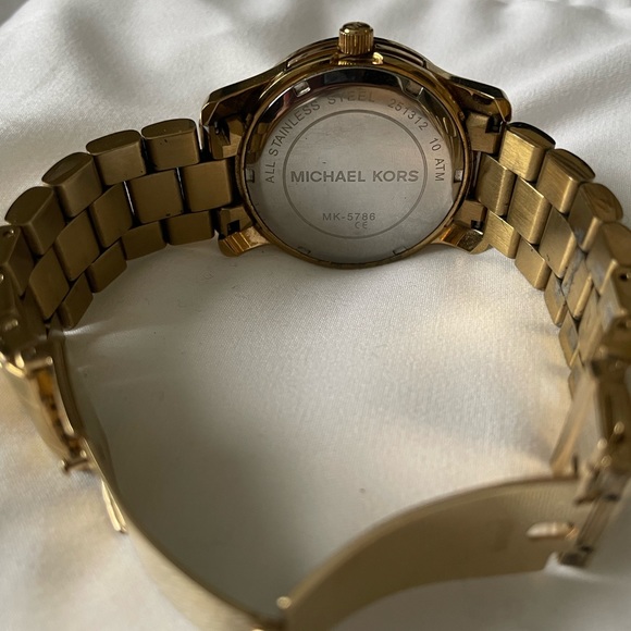 Michael Kors Women's Runway Gold-Tone Watch - Picture 4 of 4